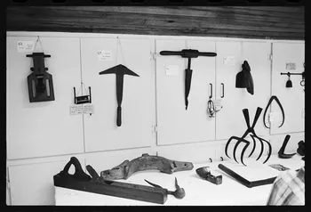 Schwartz photographie Exposition scolaire du MNATP. L'instrument à travers les âges Ile-de-France, France 1977/7/1 Ph.1977.94.20  Photo