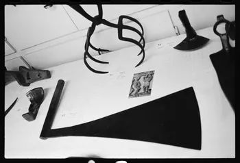 Schwartz photographie Exposition scolaire du MNATP. L'instrument à travers les âges Ile-de-France, France 1977/7/1 Ph.1977.94.23  Photo