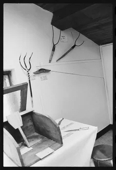 Schwartz photographie Exposition scolaire du MNATP. L'instrument à travers les âges Ile-de-France, France 1977/7/1 Ph.1977.94.27  Photo