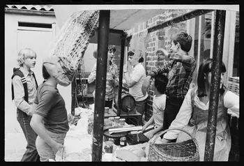 Schwartz photographie Exposition scolaire du MNATP. L'instrument à travers les âges Ile-de-France, France 1977/7/1 Ph.1977.94.29  Photo