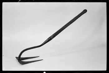 photographie Houe légère à deux dents dite "meille" Ph.1978.1.42  Photo