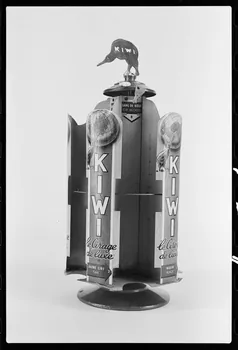 photographie Mobilier professionnel d'un cireur Ph.1978.1.474 Photo