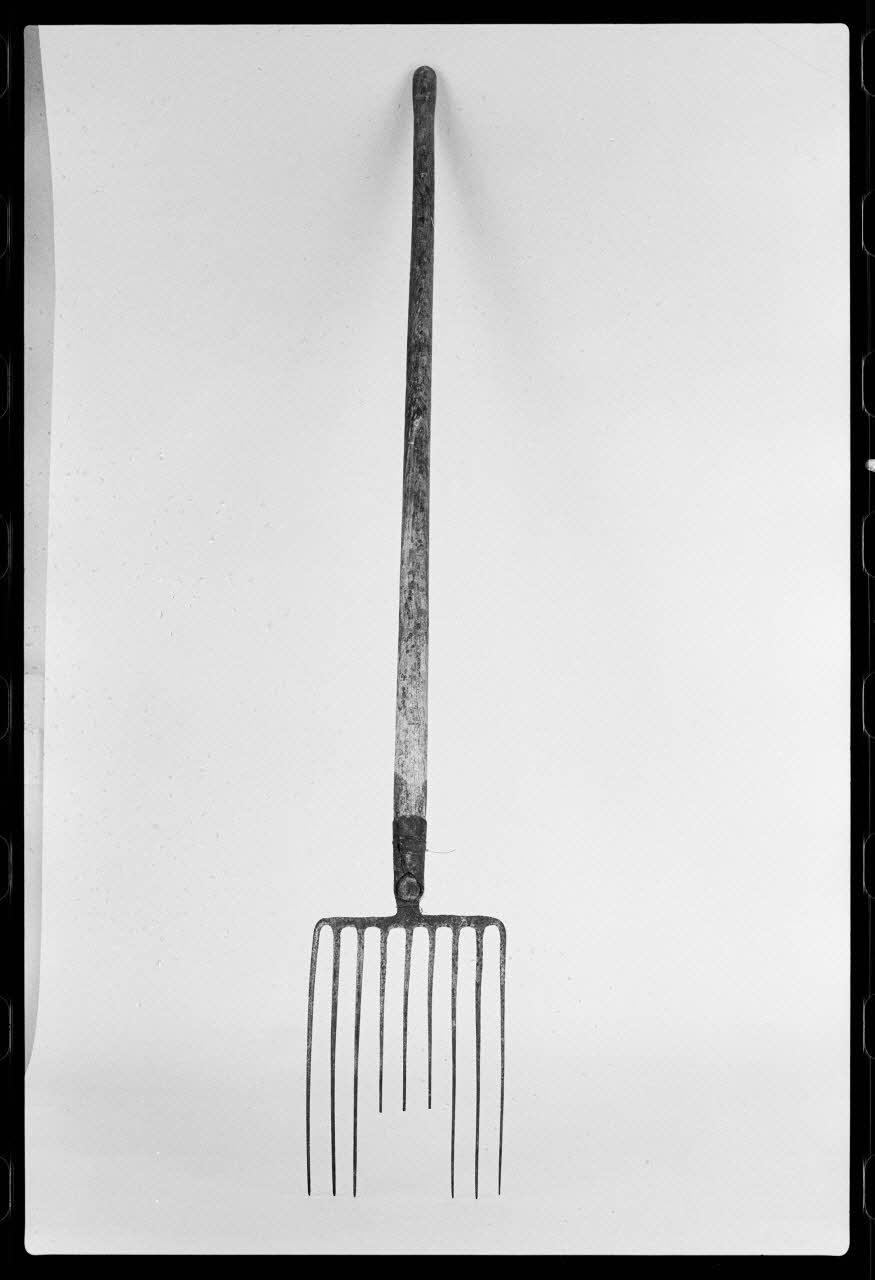 photographie Outillage spécialisé : fourche d'ostréiculteur Ph.1978.1.584 Photo
