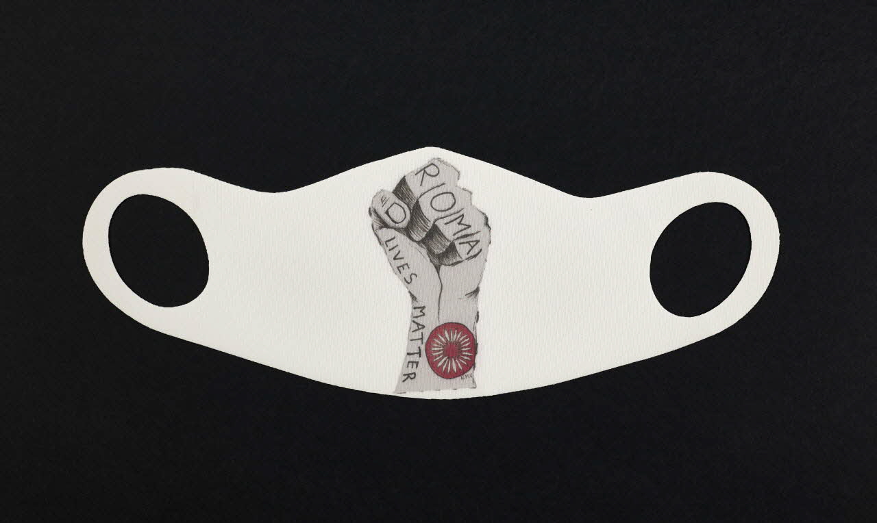 Spreadshirt masque Roma lives matter Allemagne 2021 2023.23.1 Photo Mucem / Marianne Kuhn