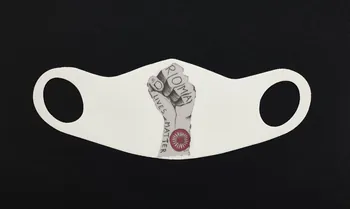 Spreadshirt masque Roma lives matter Allemagne 2021 2023.23.1 Photo Mucem / Marianne Kuhn