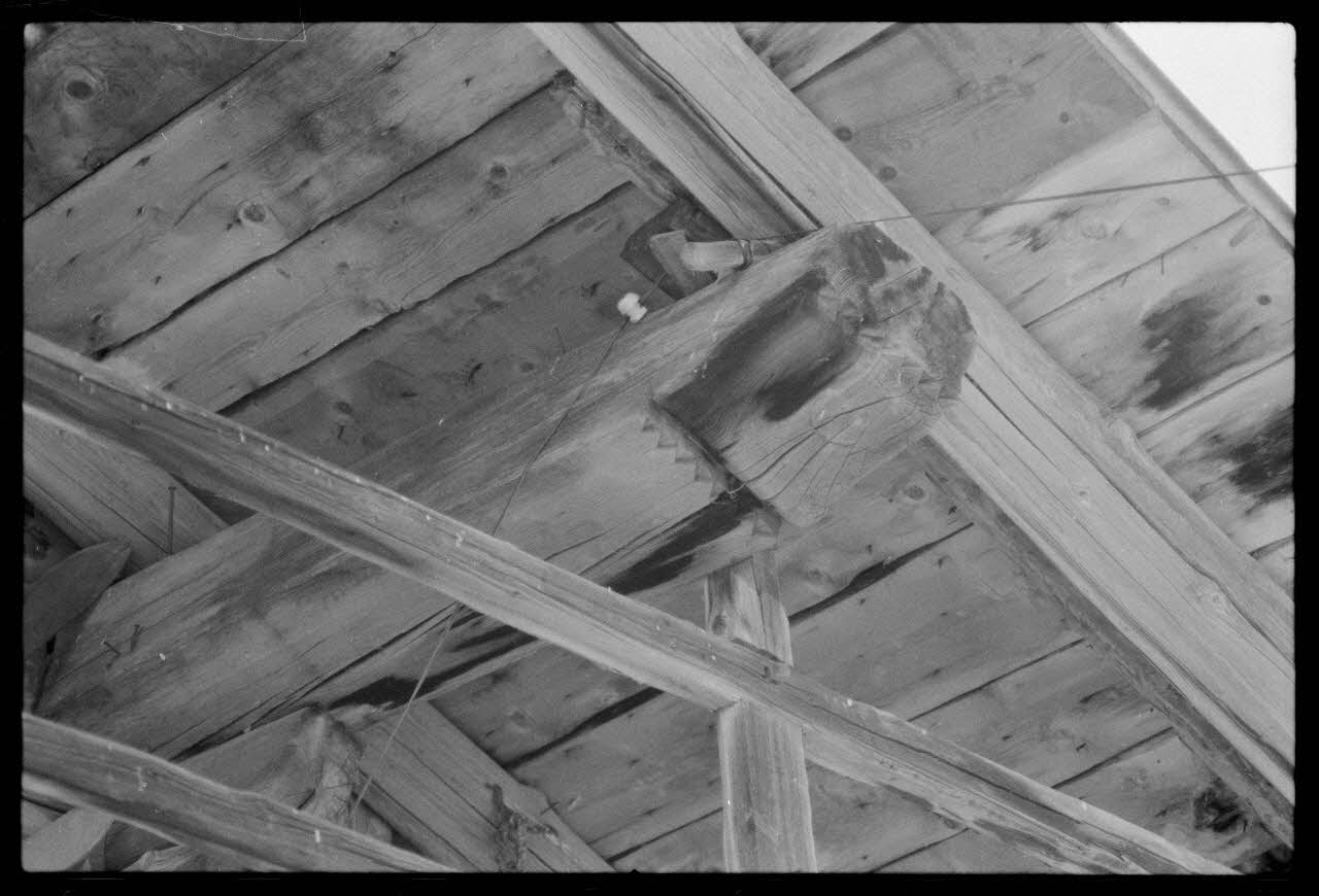 Gérard Turpin photographie Vue en détails d'une charpente Rhône-Alpes, France 1973/1/1 Ph.1974.67.2 Photo