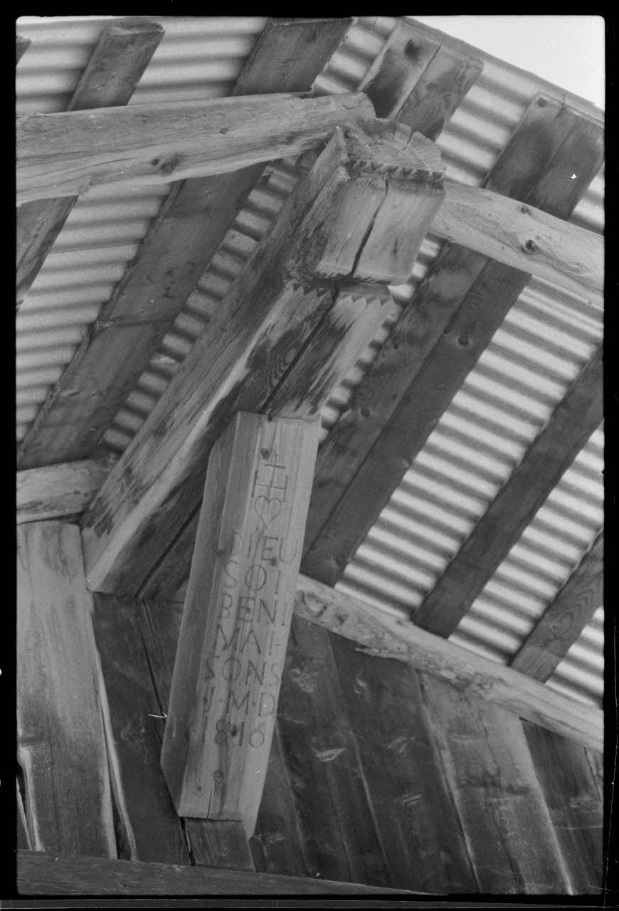 Gérard Turpin photographie Vue en détails d'une charpente Rhône-Alpes, France 1973/1/1 Ph.1974.67.4 Photo
