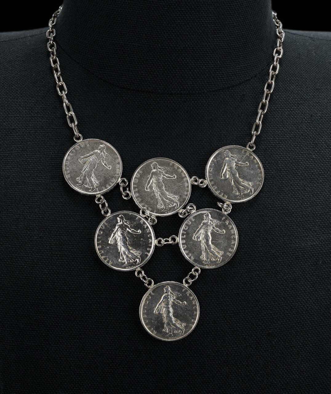Icruș F. Florea collier Munténie, Roumanie 1964-2021 2023.19.1 Photo Mucem / Marianne Kuhn