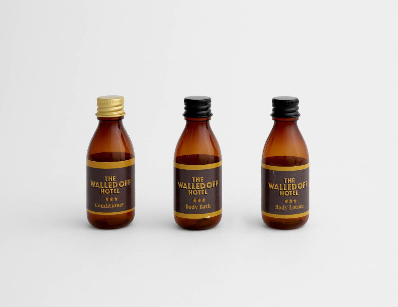 instrument pour la toilette kit de toilette The Walled Off Hotel *** 2023.38.1.1-5 Photo Mucem / Marianne Kuhn