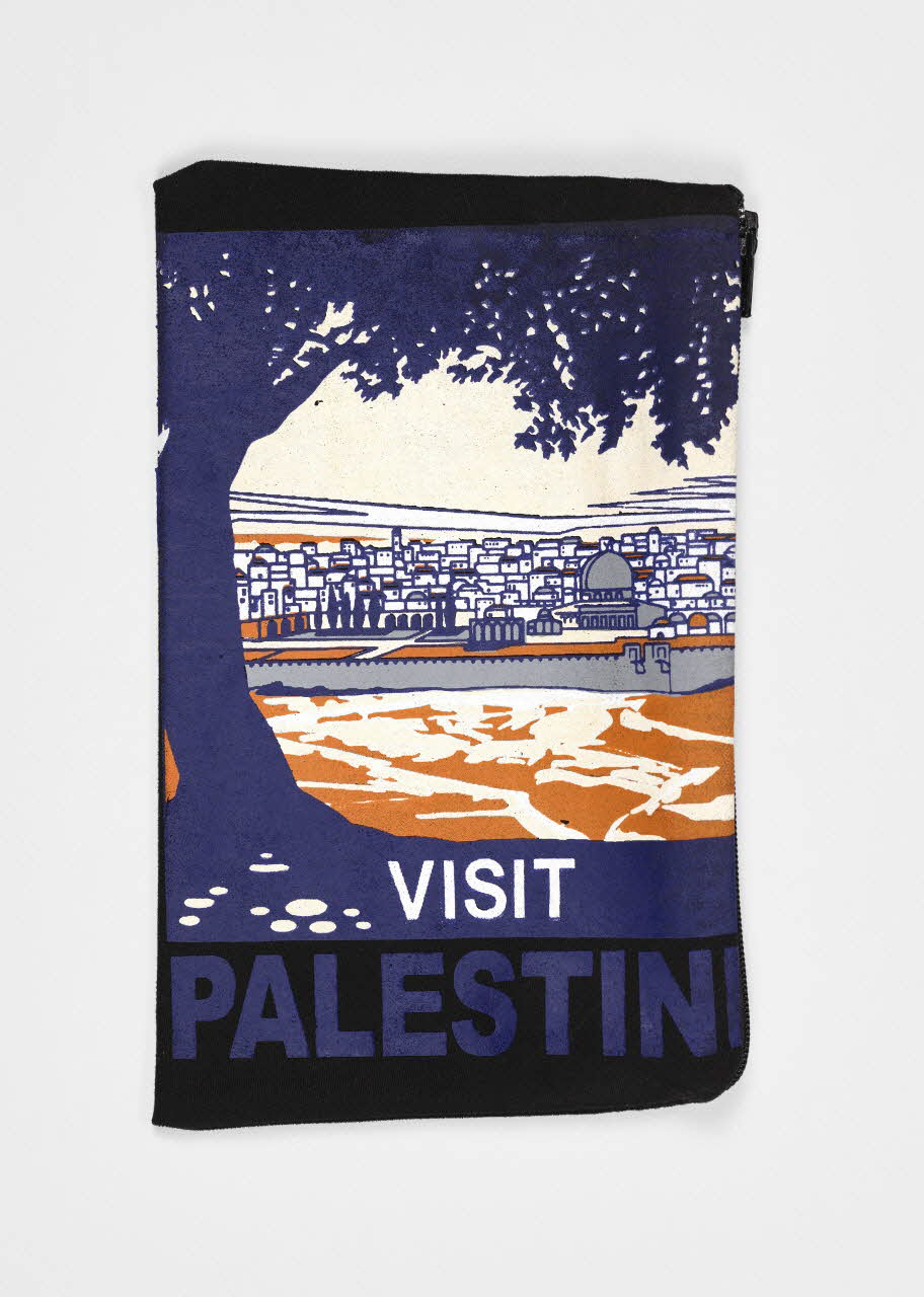 TROUSSE Trousse avec la reproduction de l'image Visit Palestine 2023.40.9 Photo Mucem / Marianne Kuhn