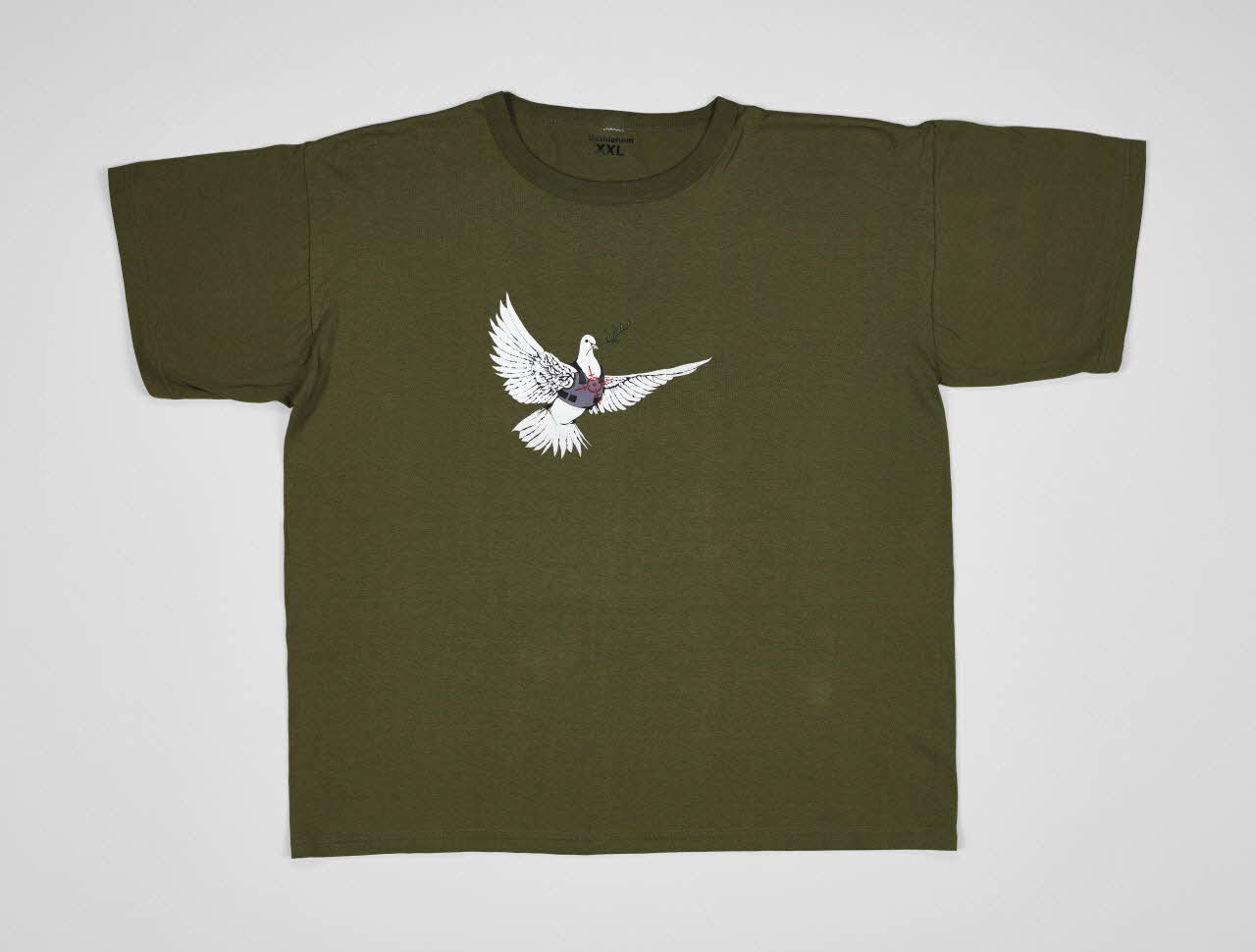 tee-shirt L'oiseau de Banksy 2023.41.2 Photo Mucem / Marianne Kuhn