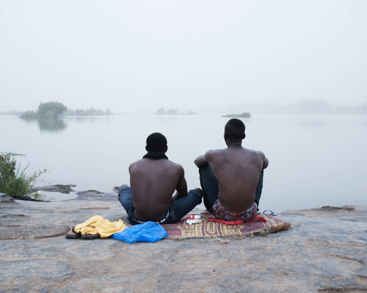 Régis Samba-Kounzi photographie Couple au coucher du jour Bamako, Mali 2018 2023.16.11 Photo Régis Samba-Kounzi
