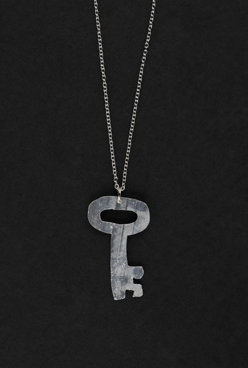 chaîne Chaîne avec pendentif représentant la Clef du retour 2023.40.2.1-2 Photo Mucem / Marianne Kuhn
