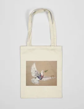 Sac en tissu L'oiseau de Banksy 2023.41.3 Photo Mucem / Marianne Kuhn