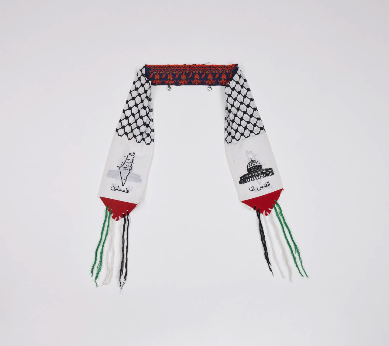bandeau de tête Bandeau de fête féminin portant la représentation de la coupole du Rocher et de la carte de Palestine 2023.42.3 Photo Mucem / Marianne Kuhn