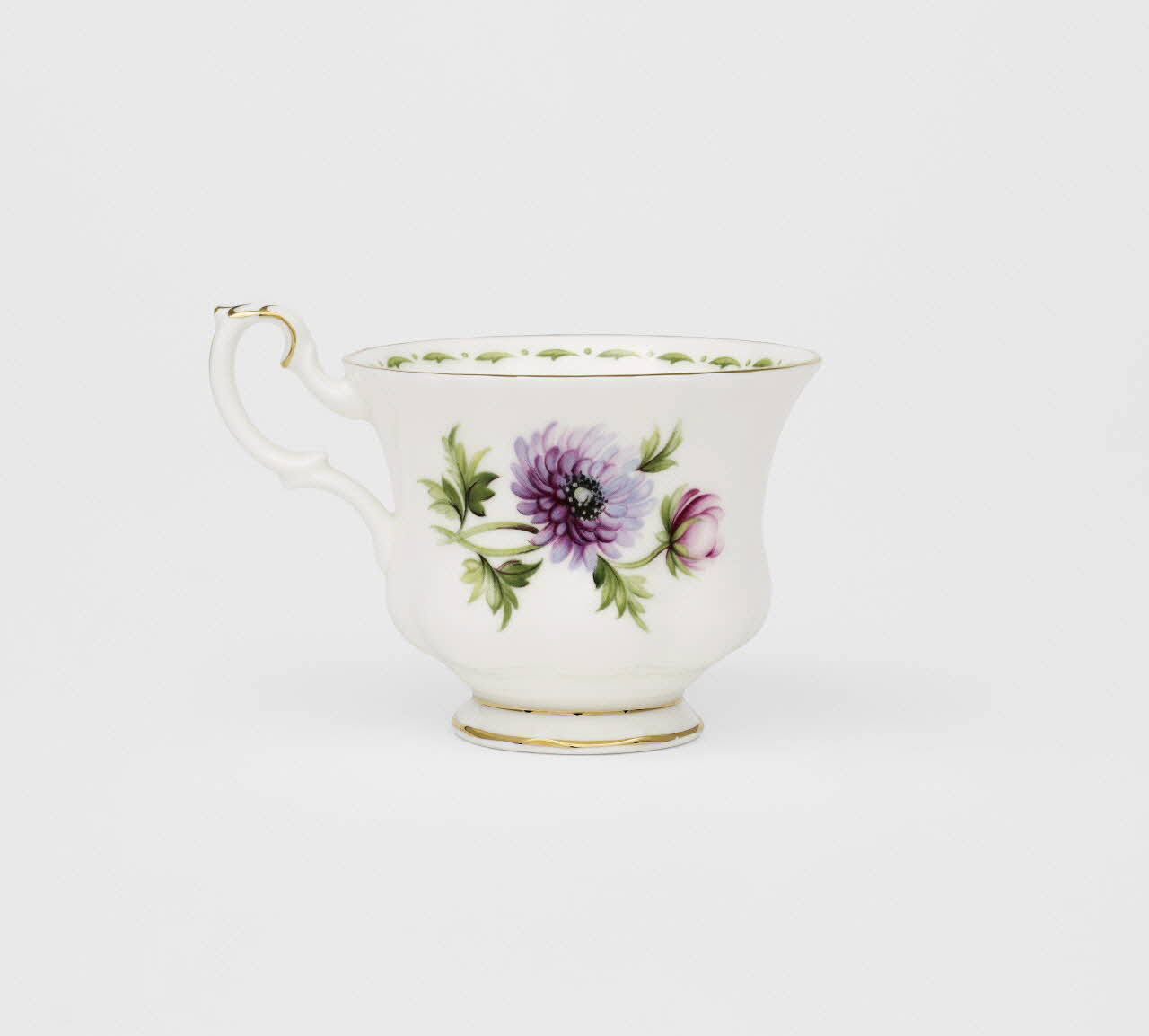 Royal Albert tasse March Royaume-Uni 1970 2023.46.1.3.1-2 Photo Mucem / Marianne Kuhn