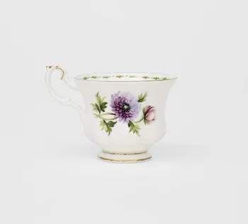 Royal Albert tasse March Royaume-Uni 1970 2023.46.1.3.1-2 Photo Mucem / Marianne Kuhn