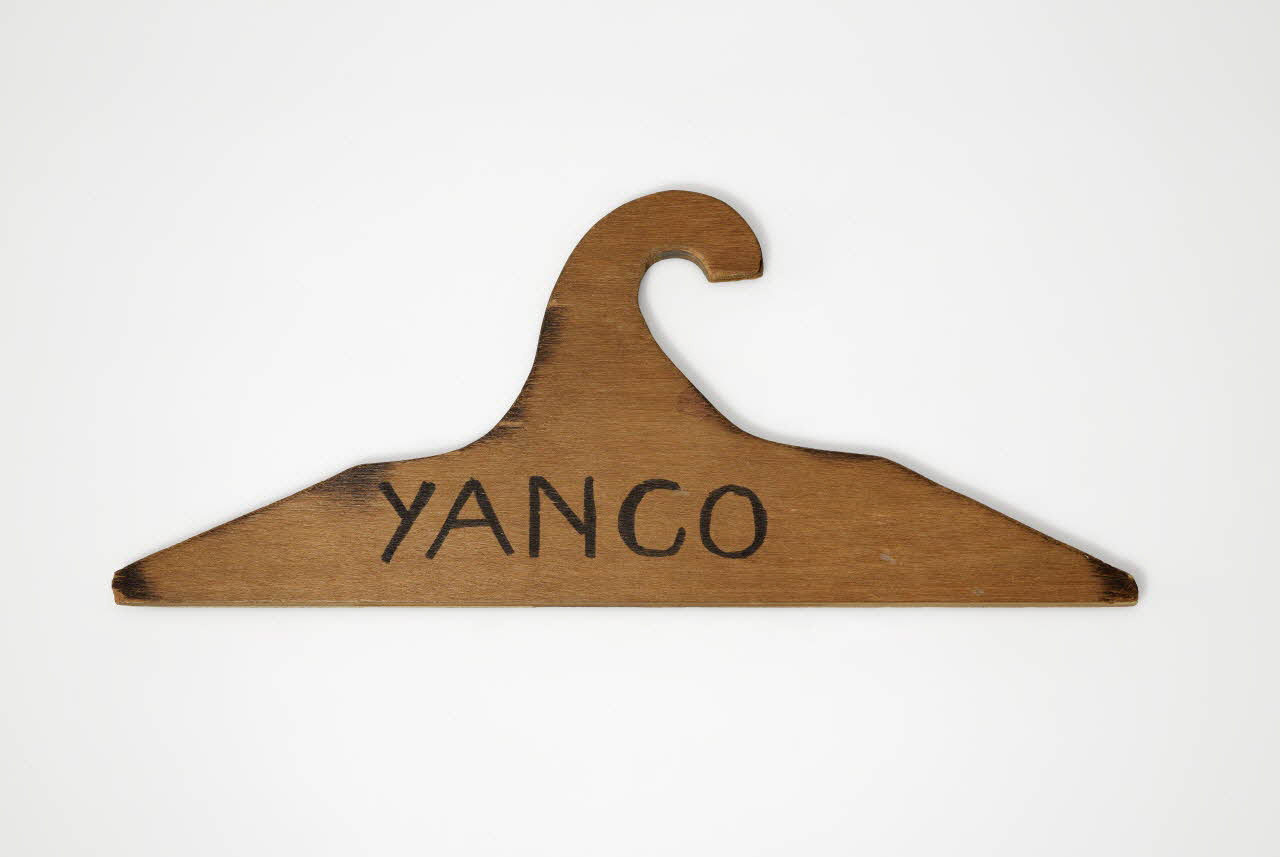 Jean-Louis Conte CINTRE cintre de Yanco France 1955-1985 2024.3.12.2 Photo Mucem / Marianne Kuhn