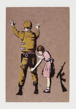 magnet Fillette fouillant un militaire -de Banksy 2023.41.10 Photo Mucem / Marianne Kuhn