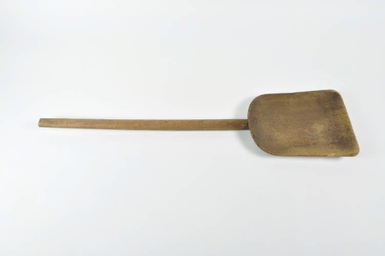 PELLE A GRAINS 1982.43.23 Photo