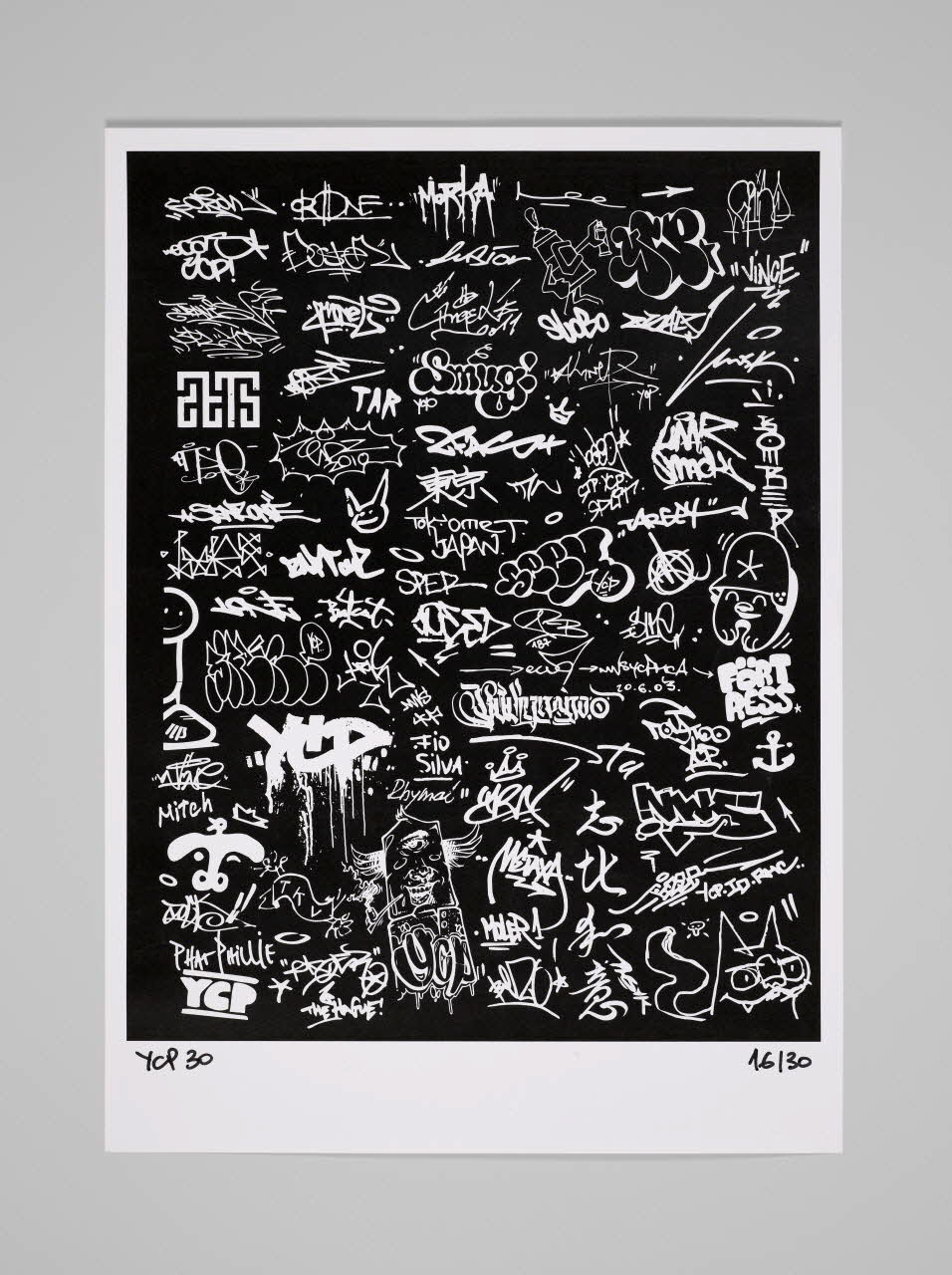 Lunar affiche Affiche sérigraphiée célébrant le 30e anniversaire du groupe des "YCP" Croatie 2022 2024.15.10 Photo Mucem / Marianne Kuhn