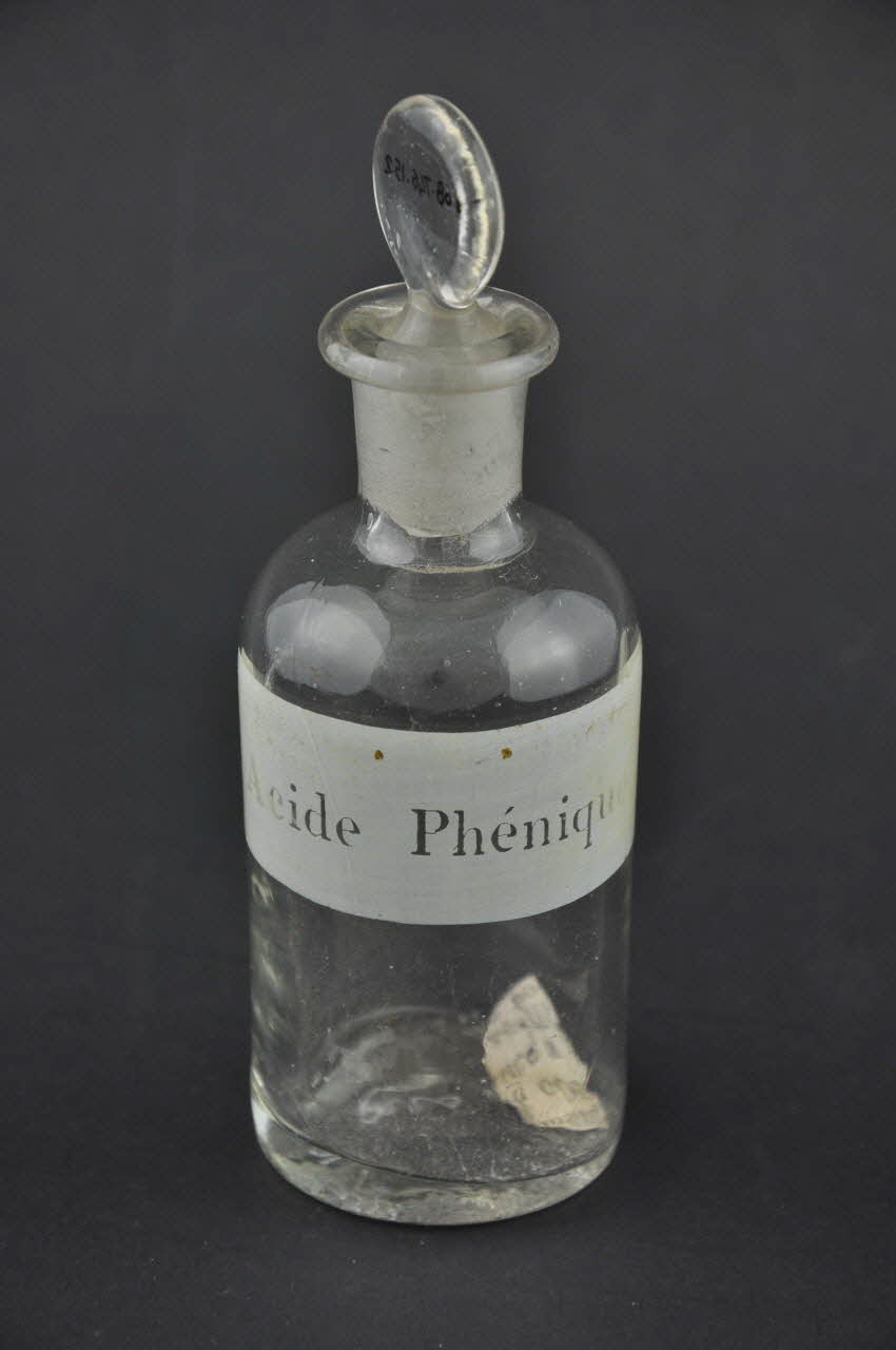 FLACON A PHARMACIE Acide Phénique 2000.68.746.15.1-2 Photo Mucem