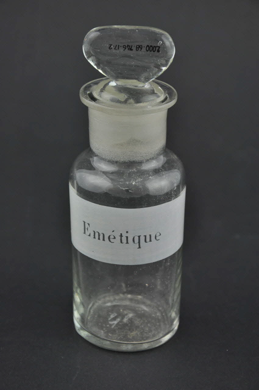 FLACON A PHARMACIE Emétique 2000.68.746.17.1-2 Photo Mucem