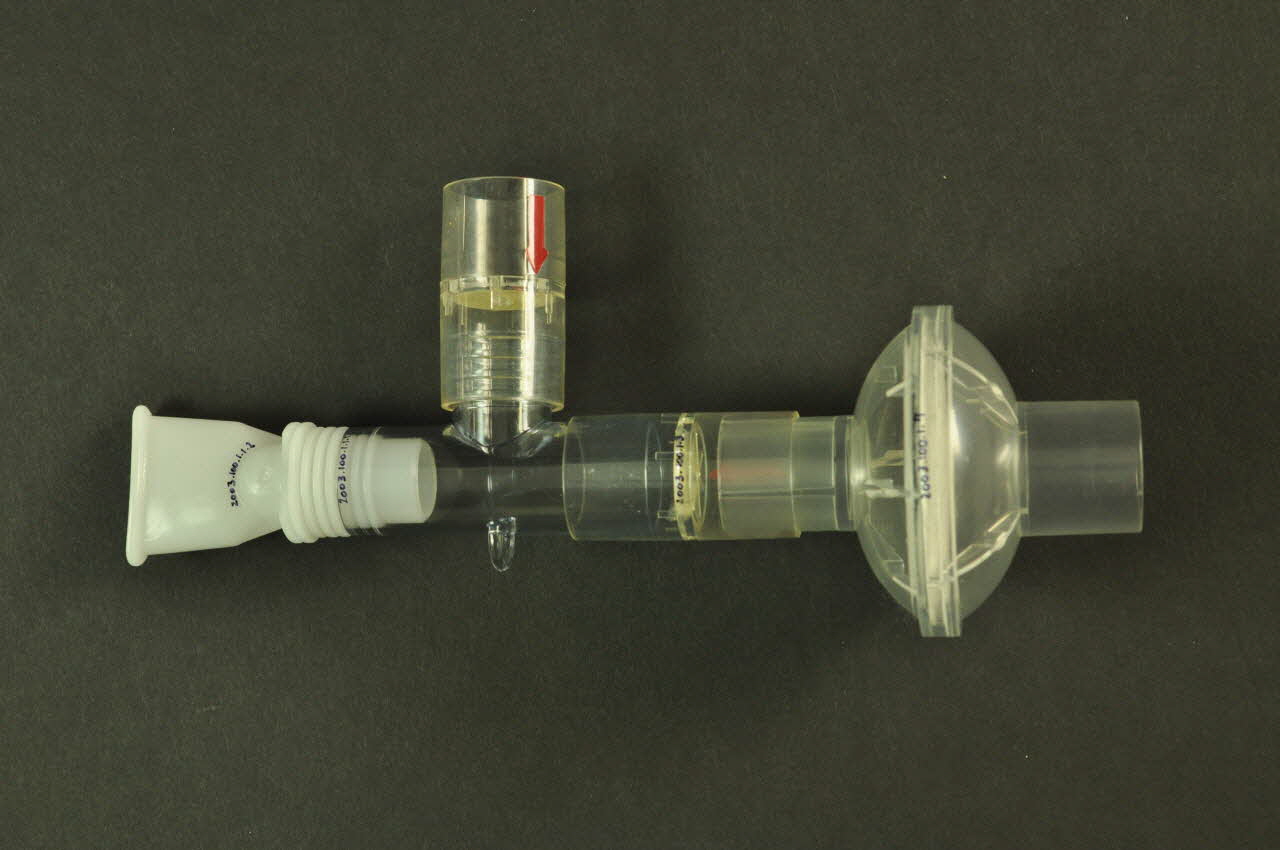 Hôpital Pasteur - Personnel et malades Système de nébulisation Île-de-France, France 1999/12 2003.100.1.1-4 Photo Mucem