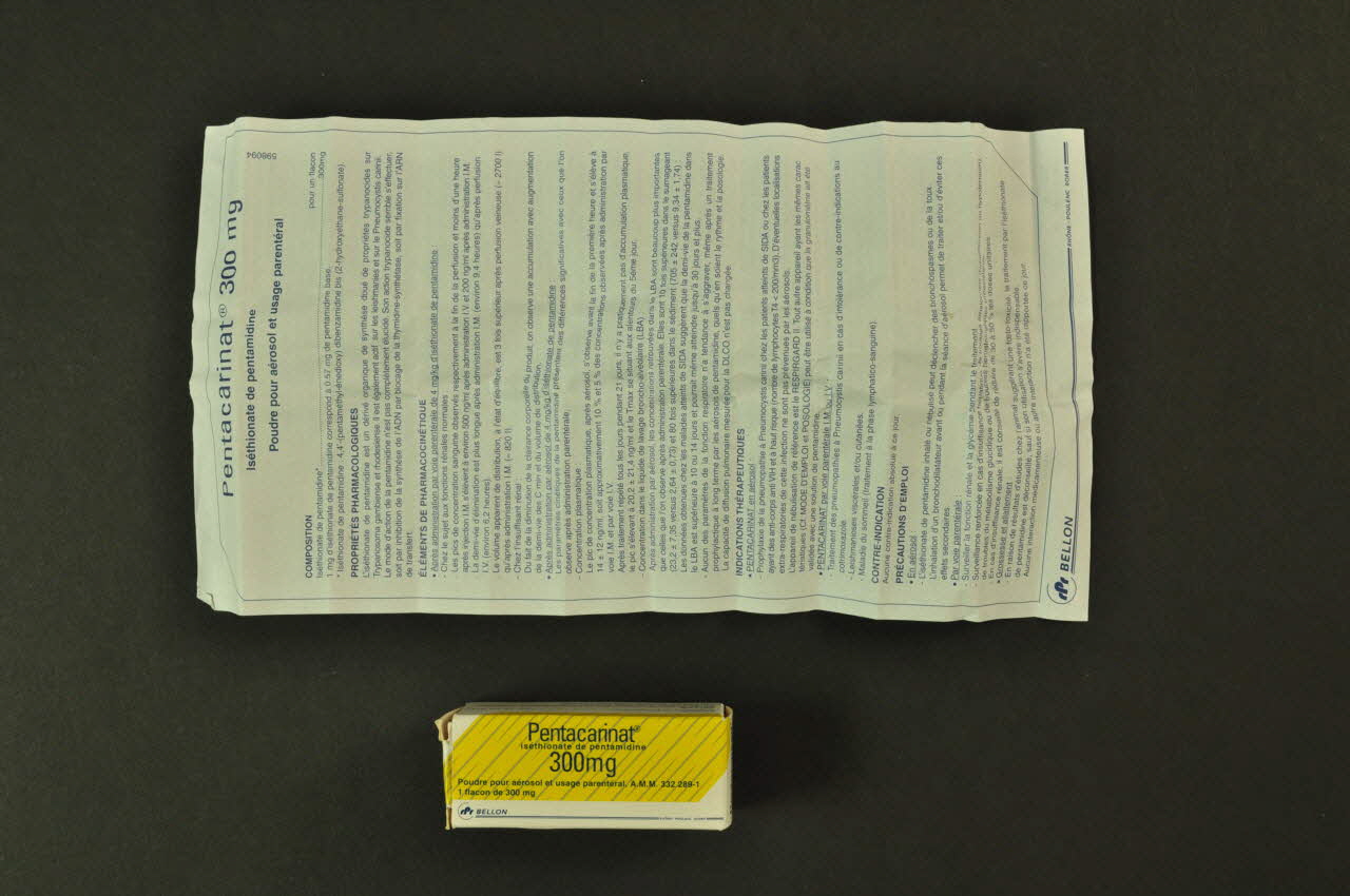 Hôpital Pasteur - Personnel et malades Boite de médicaments Île-de-France, France 1999/12 2003.100.1.8.1-2 Photo Mucem