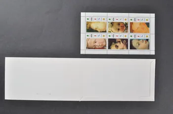 planche de timbres "En décembre les musées s'engagent contre le sida" 2003.100.15.1-2  Photo Mucem