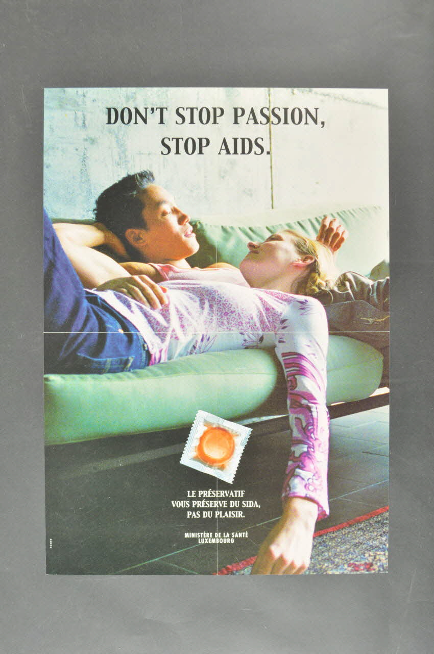 affiche "Don't stop passion, stop AIDS." / Le préservatif vous préserve du sida, pas du plaisir" (2) (N"arrêtez pas la passion, arrêtez le sida) 2005.10.20 Photo Mucem