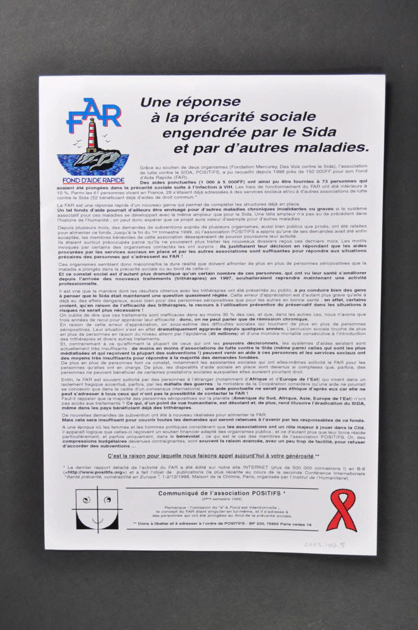 tract d'un côté : "Calendrier des personnes qui ont vécu avec le sida" et de l'autre côté : "FAR. Fond d'action rapide. Une réponse à la précarité sociale engendrée pas le Sida et d'autres maladies" France 1999 2003.100.5 Photo Mucem