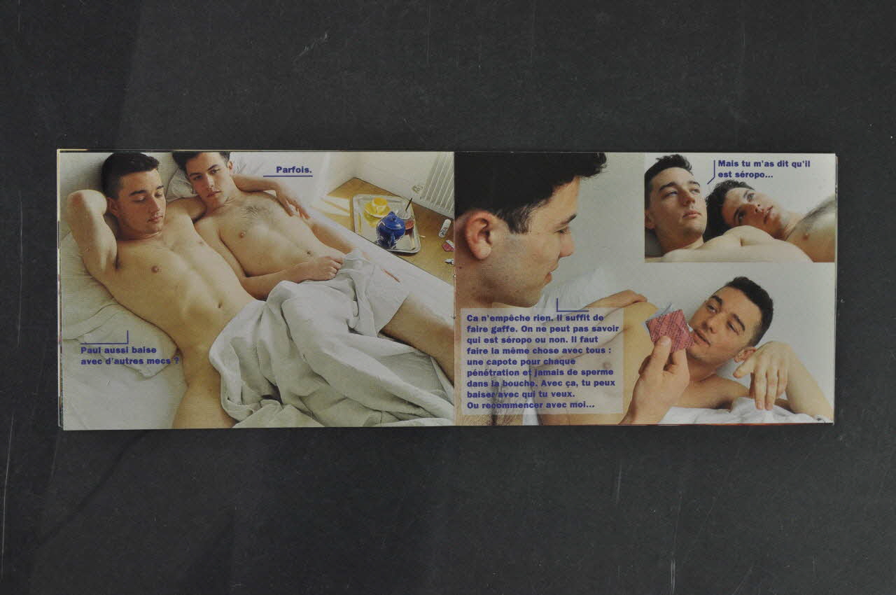 AFLS (Agence Française De Lutte Contre Le Sida) BROCHURE Hommes entre eux. Les petits livres du plaisir, du sexe et de l'amour. Guillaume, Christophe, Julie et les autres" France 1994/7 2003.100.9 Photo Mucem