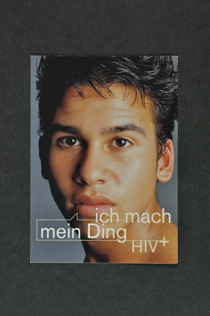 Deutsche Aids-Hilfe carte postale "Ich mach mein Ding HIV +"  (Je fais mon affaire / Séropositif) Allemagne 2004 2004.117.19 Photo Mucem