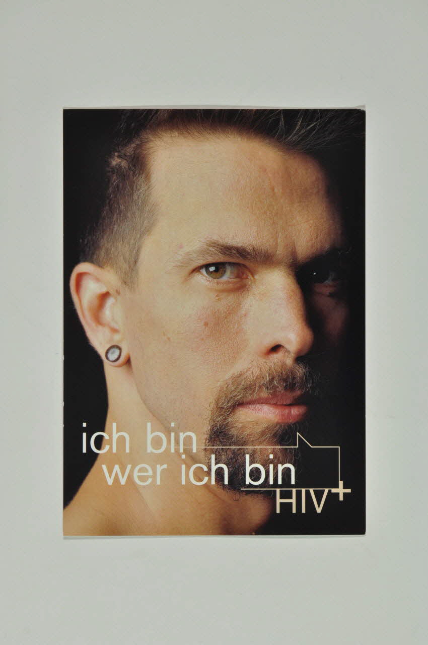 Deutsche Aids-Hilfe carte postale "Ich bin wer ich bin HIV +."(Je suis qui je suis) Allemagne 2004 2004.117.23 Photo Mucem