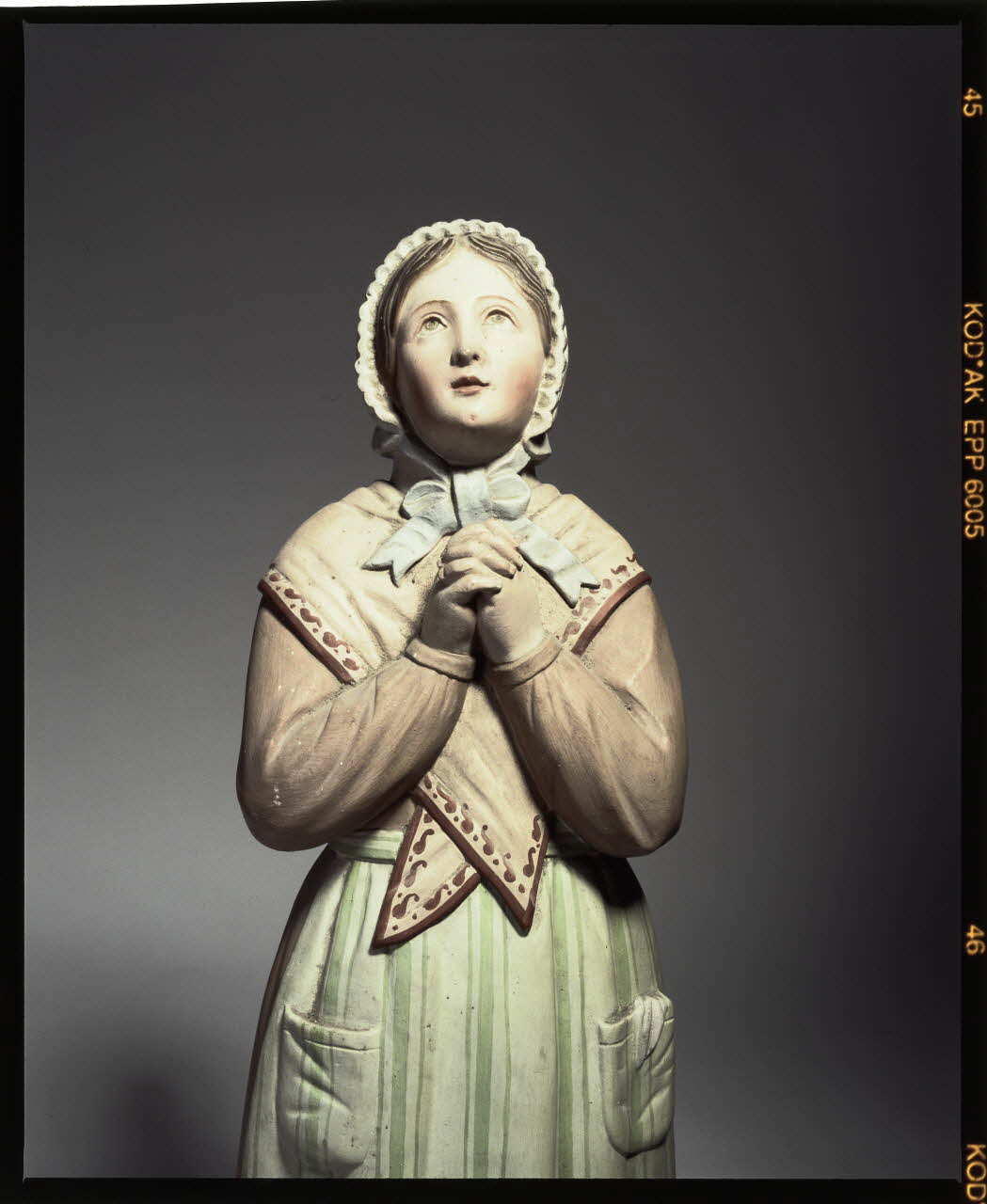 photographie Statue de Mélanie, témoin de l'apparition de la Vierge de La Salette (Isère) par la Maison Gousset. Lyon. 1er quart du 20è s. Ph.2003.1.415  Photo