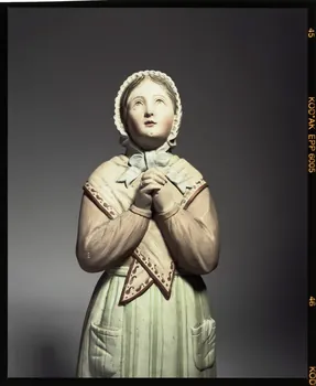 photographie Statue de Mélanie, témoin de l'apparition de la Vierge de La Salette (Isère) par la Maison Gousset. Lyon. 1er quart du 20è s. Ph.2003.1.415  Photo