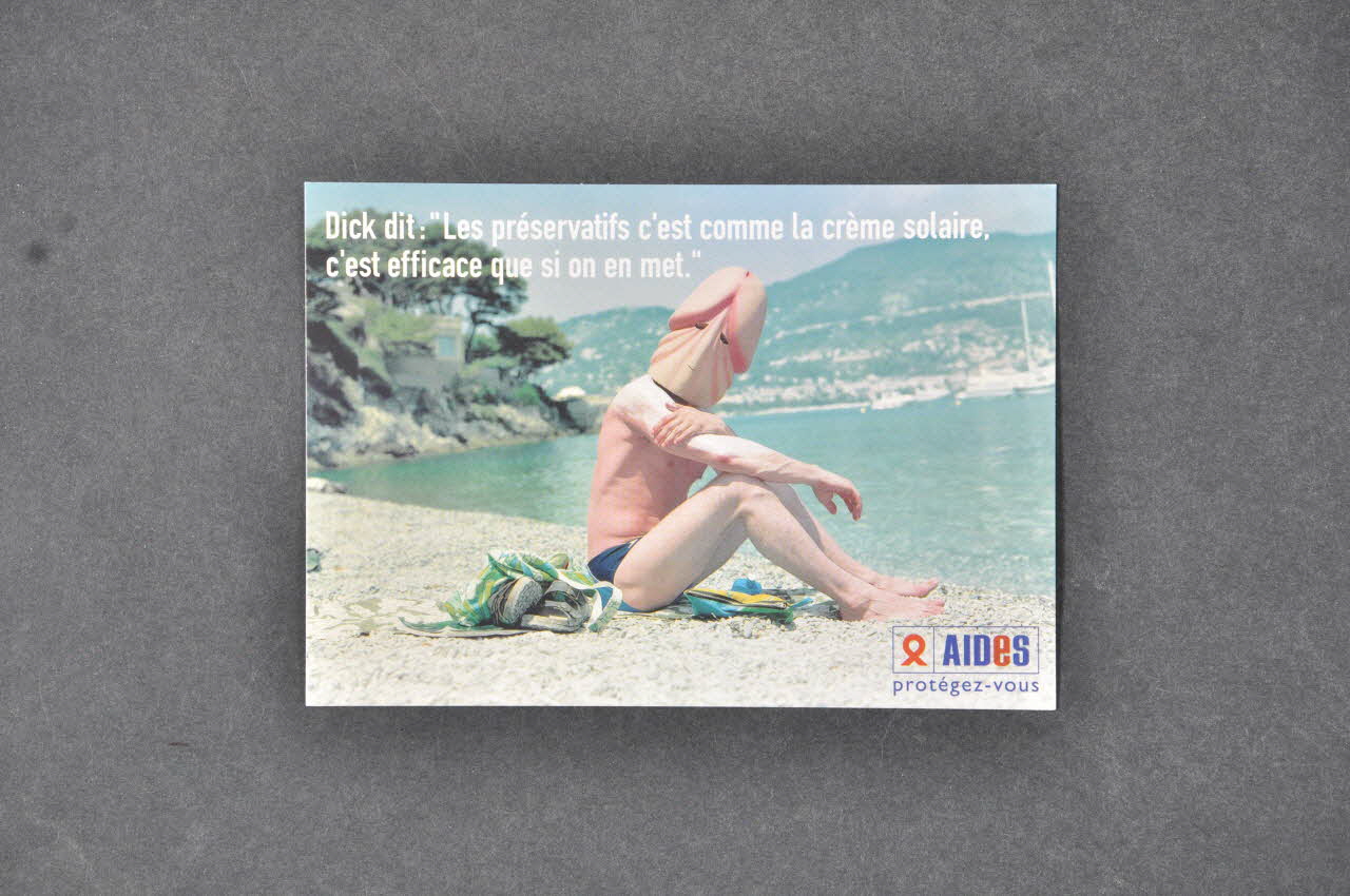 carte postale "Dick dit : "Les préservatifs c'est comme la crème solaire, c'est efficace que si l'on en met" 2005.101.121 Photo Mucem