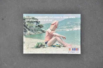 carte postale "Dick dit : "Les préservatifs c'est comme la crème solaire, c'est efficace que si l'on en met" 2005.101.121 Photo Mucem