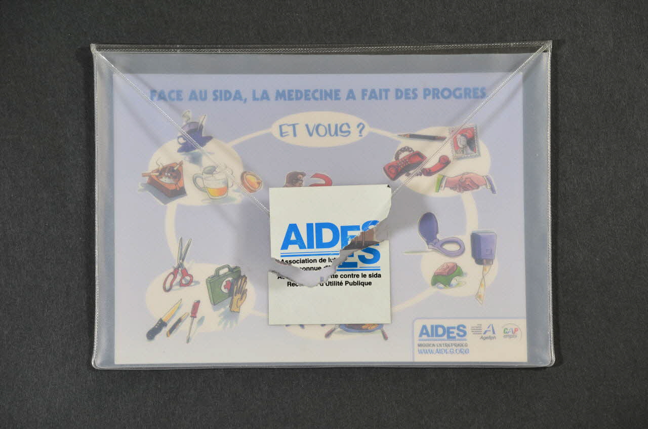 carte postale "Face au sida, la médecine a fait des progrès. Et vous ?" / "Campagne VIH/Sida et milieu de travail" 2005.101.126.1-2 Photo Mucem