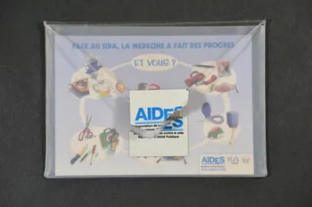 carte postale "Face au sida, la médecine a fait des progrès. Et vous ?" / "Campagne VIH/Sida et milieu de travail" 2005.101.126.1-2 Photo Mucem