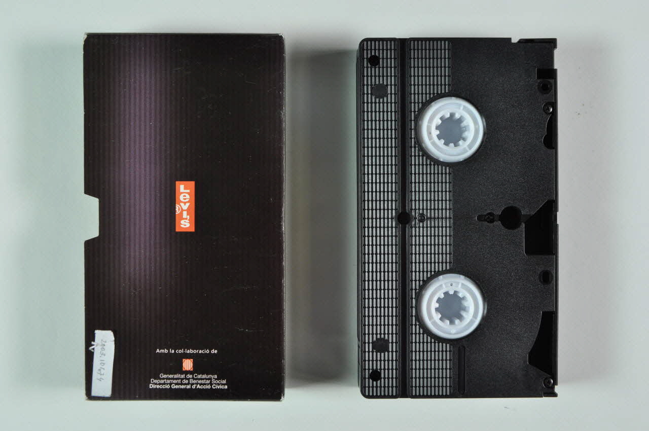Fundacio La Marato De Tv3 cassette vidéo "Si vols que l'anna visqui, mira't aquest video" / 2001 Una marato per la sida. (Si tu veux qu'Anna vive, regarde cette vidéo / 2001. Un marathon pour le sida) (vérifier la traduction) Espagne 2001 2003.101.74.1-2 Photo Mucem