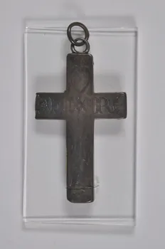 croix-pendentif 1953.35.44 Photo Mucem