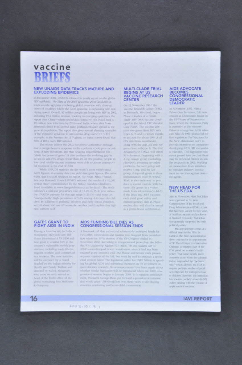 International Aids Vaccine Initiative, New York revue "IAVI Report. The newsletter on International Aids Vaccine research"  (IAVI Report. La lettre d'information sur la recherche Internationale sur le vaccin contre le sida) International 2002/12 2003.101.9.1-2  Photo Mucem