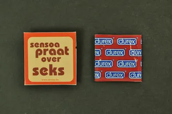 Sensoa préservatif "Sensoa praat over seks"(Sensoa parle sur le sexe) (vérifier) Belgique 2004 2004.118.70.1-2  Photo Mucem