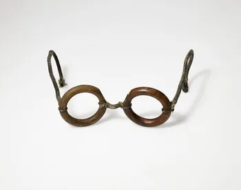accessoire de scène de clown 1967.115.93  Photo Mucem / Marianne Kuhn