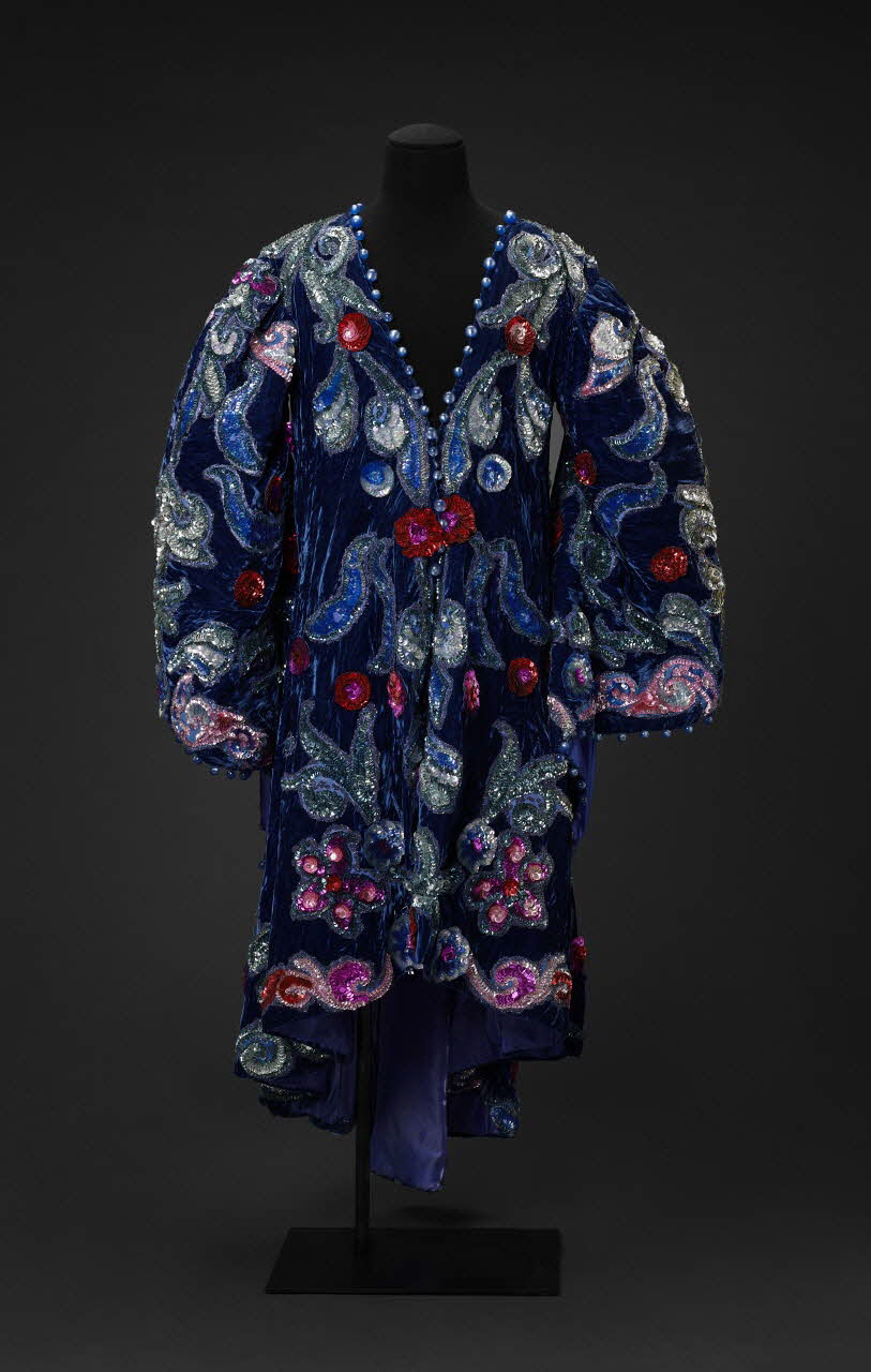 Jean-Louis Conte manteau de cirque manteau et son cintre de Yanco France 1955-1985 2024.3.12.1-2 Photo Mucem / Marianne Kuhn