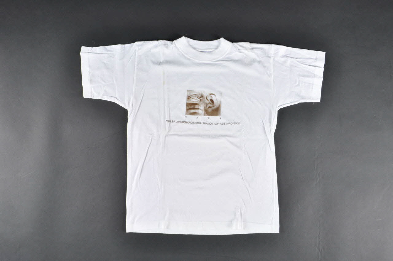 Aides Provence tee-shirt "Mahler Chamber orchestra - Arnajon 1999 - Aix en Provence" France 1999 2005.101.5 Photo Mucem