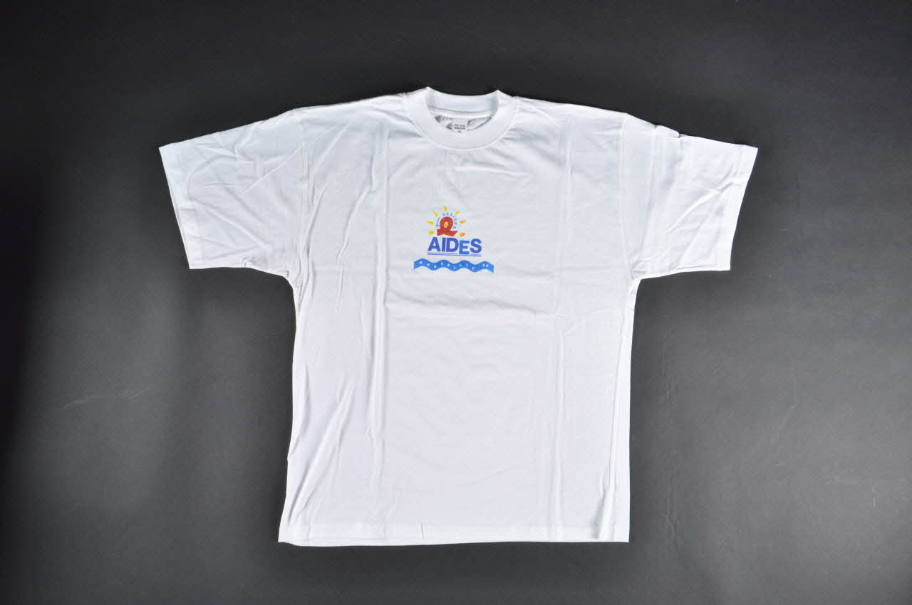 AIDES tee-shirt "AIDES Marseille 8èmes assises" Provence-Alpes-Côte d'Azur, France 1995 2005.101.6 Photo Mucem