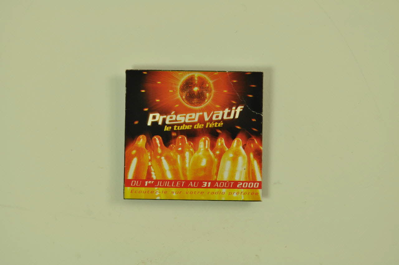 Caisse Primaire D'assurance Maladie Des Bouches Du Enveloppe de préservatif "Préservatif. Le tube de l'été. Du 1er juillet au 31 août 2000" France 2000 2005.101.93 Photo Mucem